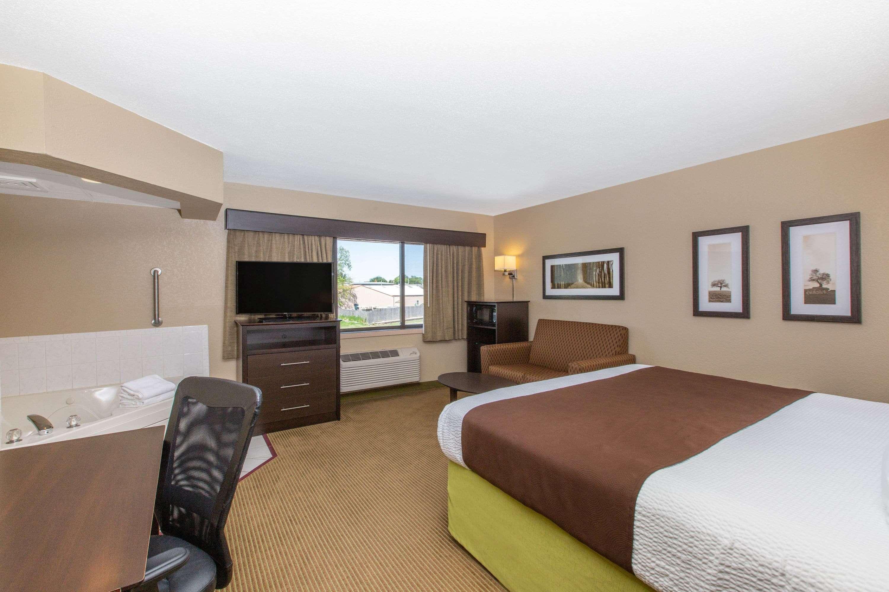 Americinn By Wyndham Okoboji Exterior photo