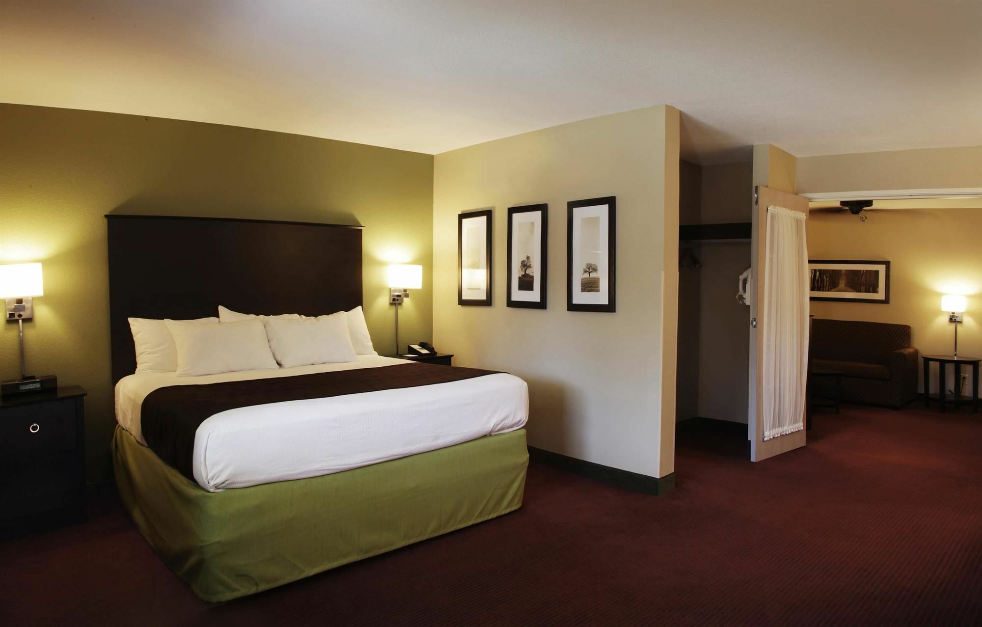 Americinn By Wyndham Okoboji Exterior photo