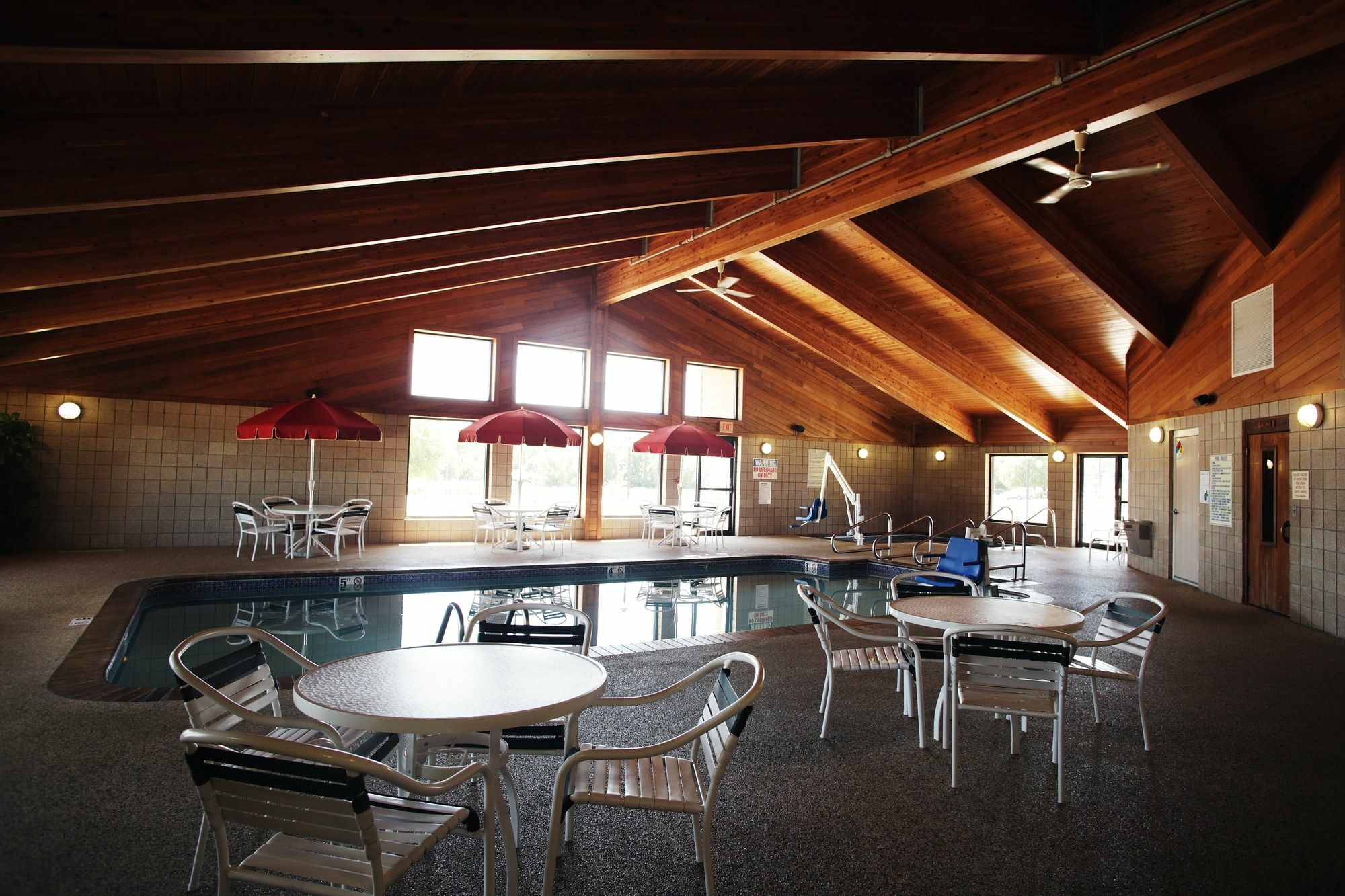 Americinn By Wyndham Okoboji Exterior photo