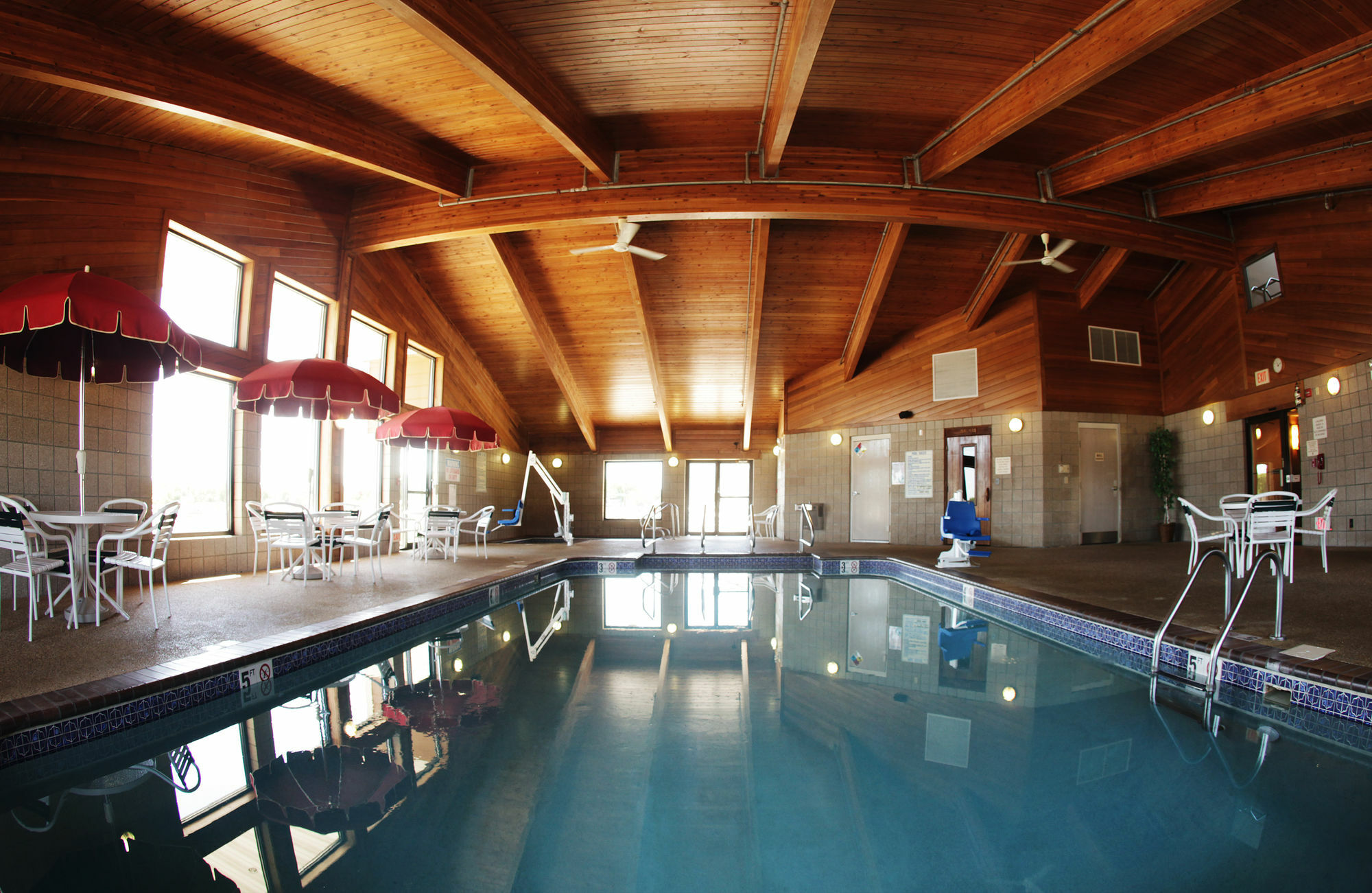 Americinn By Wyndham Okoboji Exterior photo