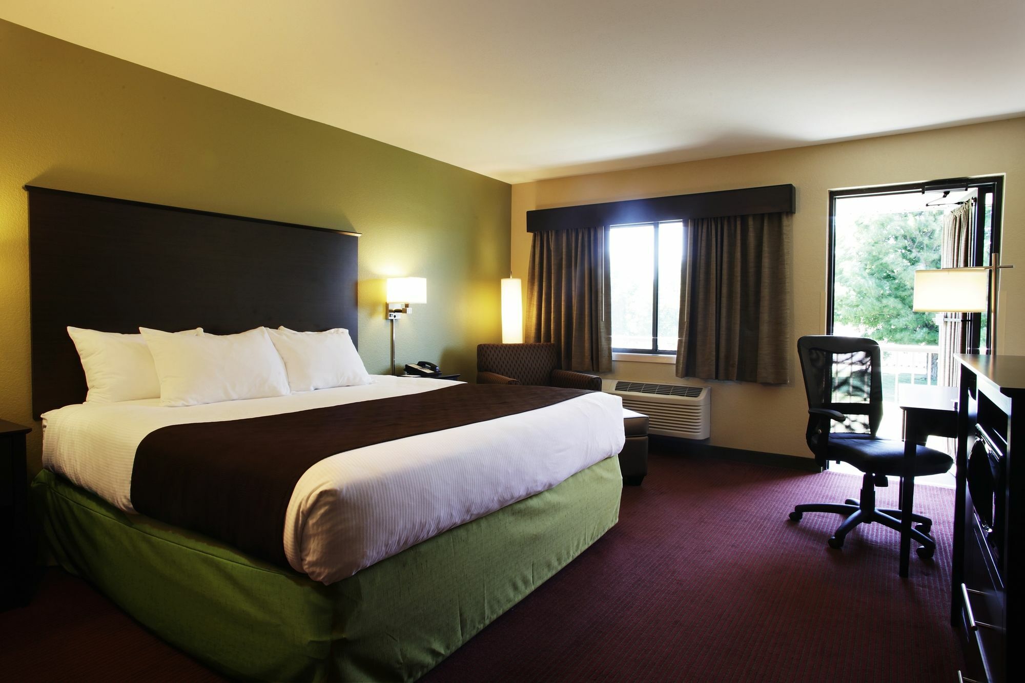 Americinn By Wyndham Okoboji Exterior photo