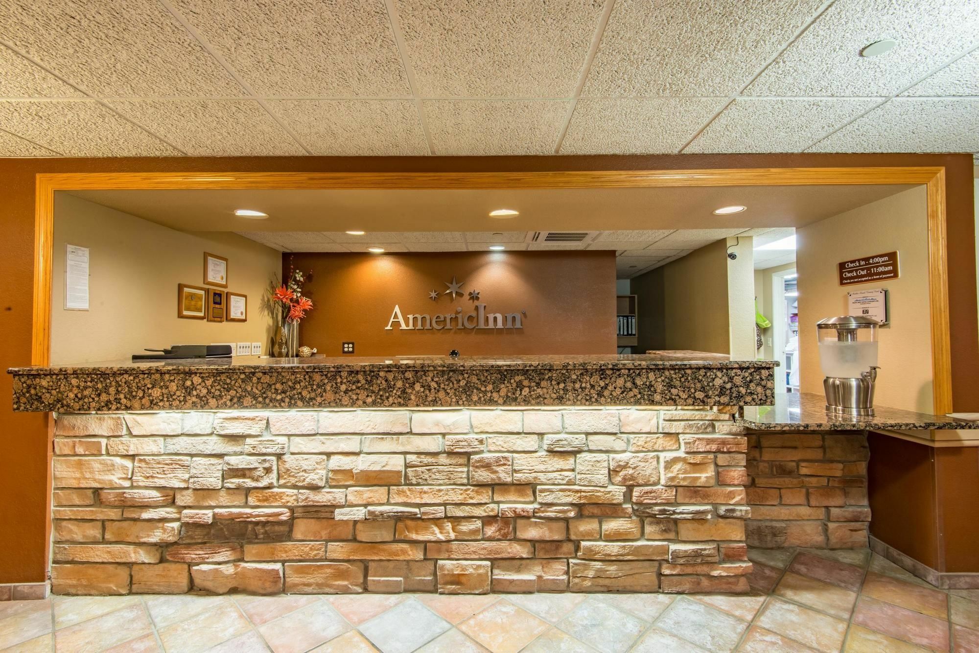 Americinn By Wyndham Okoboji Exterior photo